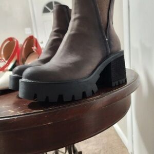 Miami Women's Chunky Heeled Boots in Charcoal Black